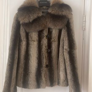 A modern natural jacket with an attached fox collar.